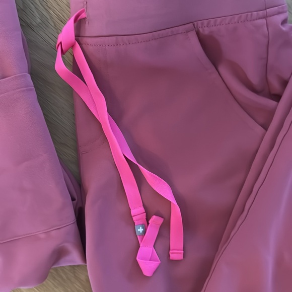 FIGS PEACE OUT CANCER SCRUB SET - Picture 6 of 6